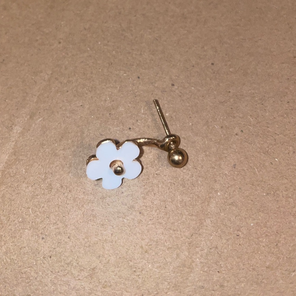 Flower Earring - Picture 4 of 6
